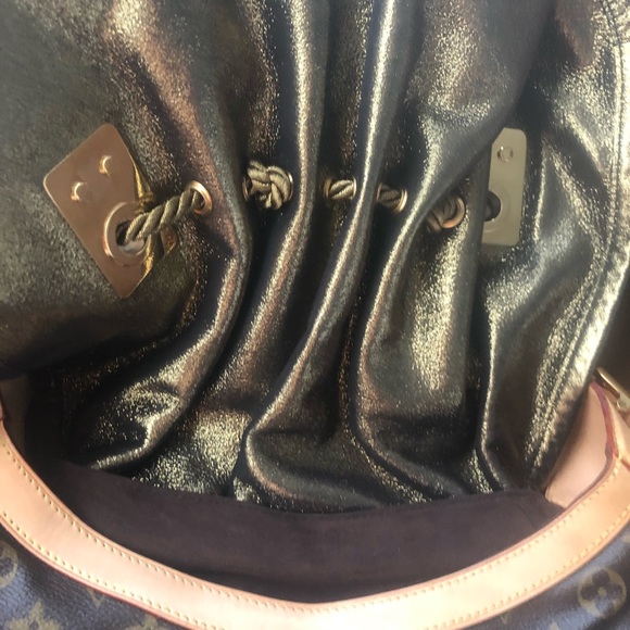 💯% Authentic Louis Vuitton Kalahari GM - Picture 4 of 8